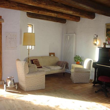 La Casa Altrui- Camere E Zona Relax Con Giardino Coredo Extérieur photo